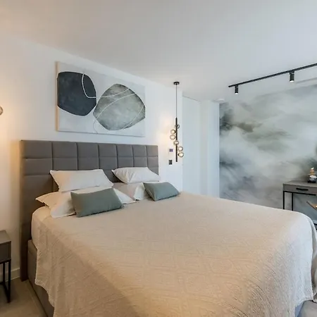 Luxe By The Sea-epic View Pool Вилла Слатине
