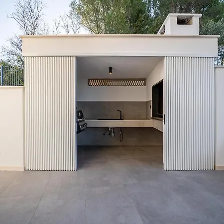 Вилла Luxe By The Sea-epic View Pool Слатине