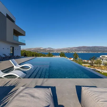 Luxe By The Sea-epic View Pool Slatine