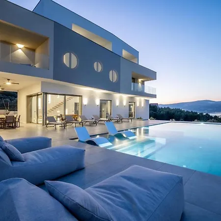 Villa Luxe By The Sea-epic View Pool *