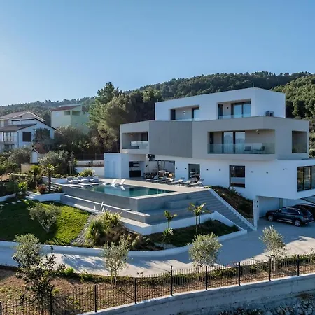 Luxe By The Sea-epic View Pool Slatine