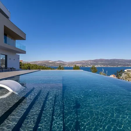 Luxe By The Sea-epic View Pool Villa Slatine