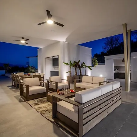 Villa Luxe By The Sea-epic View Pool