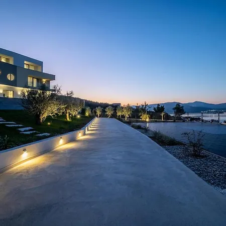 Luxe By The Sea-epic View Pool Slatine