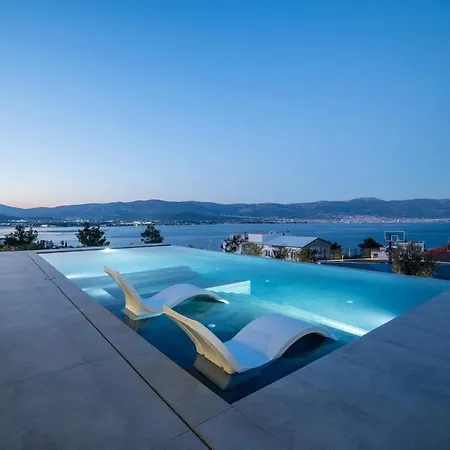 Villa Luxe By The Sea-epic View Pool *