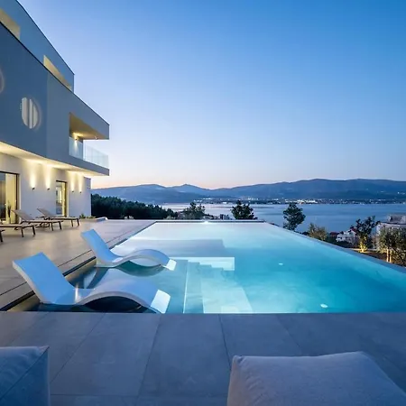 Luxe By The Sea-epic View Pool Villa Slatine