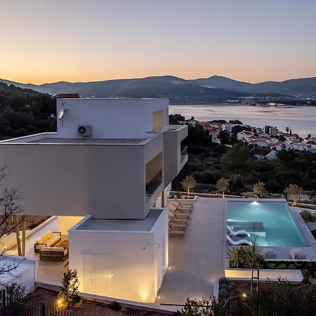 Villa Luxe By The Sea-epic View Pool Slatine