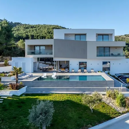 Luxe By The Sea-epic View Pool Slatine